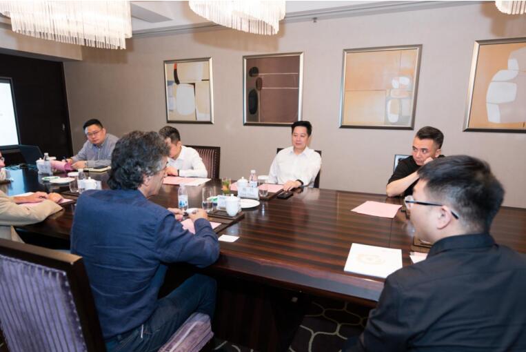 集团党委副书记、副董事长、总经理杨川会见维尼奥拉艺术研究中心创始人皮耶罗·洛卡瑟卡教授一行