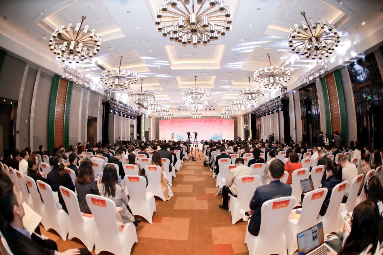 川渝文化旅游企业联盟、四川省文化旅游企业联盟2023年会在蓉开幕 游勇主持活动开幕式